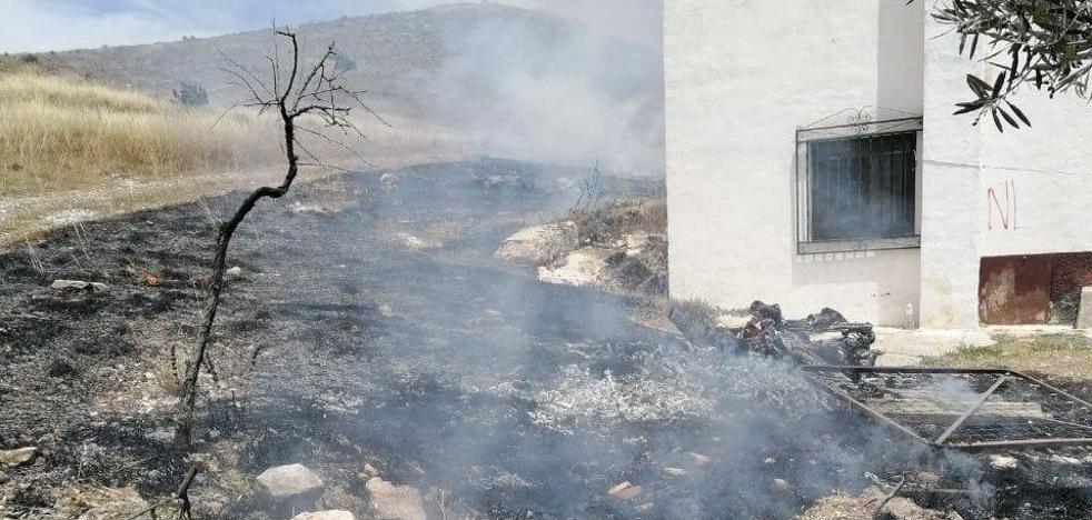 El Incendio Fue Apagado Por Los Bomberos Una quema descontrolada provoca un conato de incendio forestal en